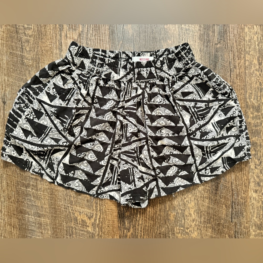 Womens Shorts - Picture 4 of 4